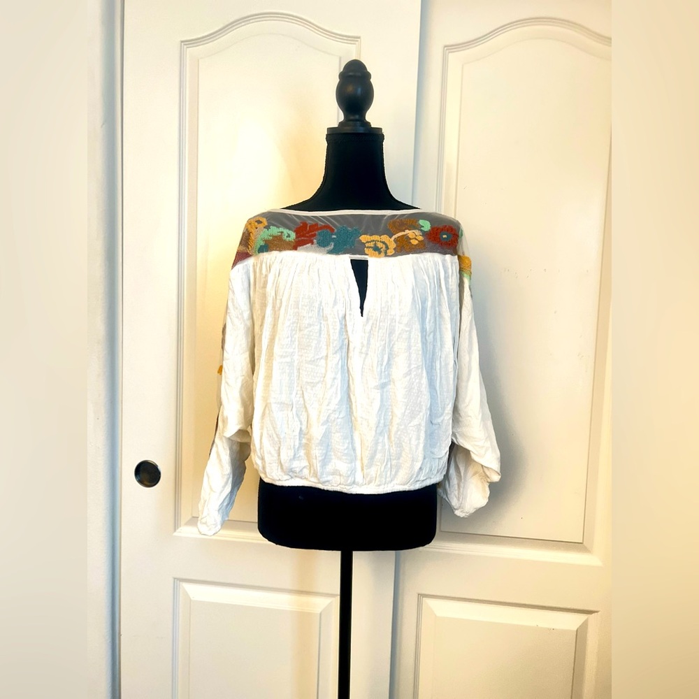 Free people  embroidered top Cropped Boho Gauze Size m oversized